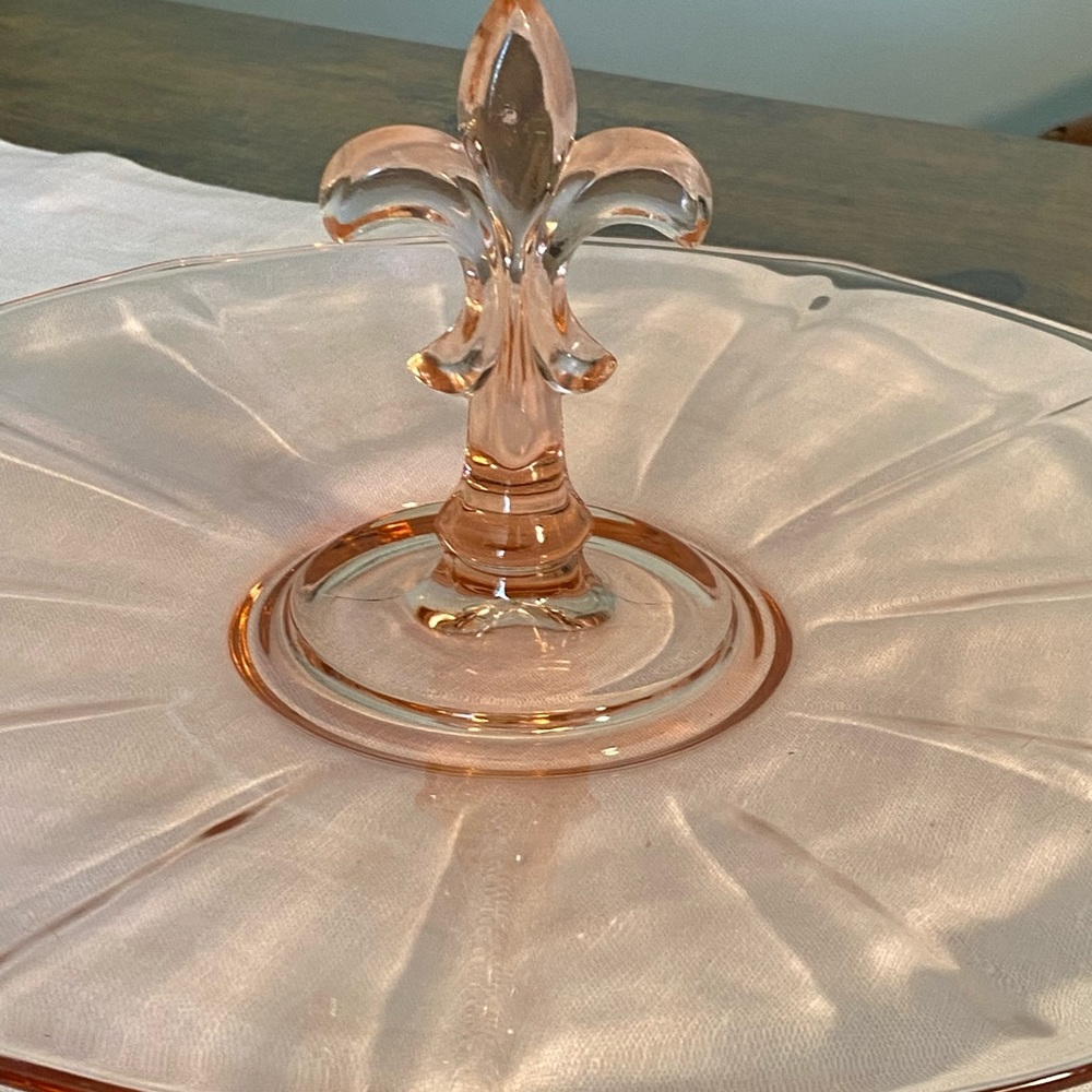 Vintage Fostoria Pink Depression Glass Tray Fleur De Lis Handle. Round - Picture 7 of 13